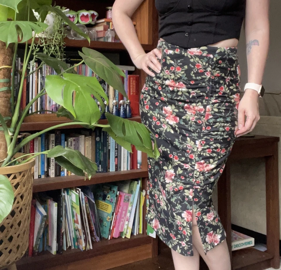 Pleione black floral skirt ruched gathered side - Image 2 of 4