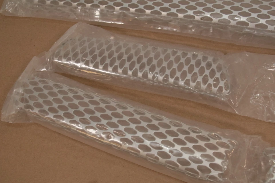 Parrilla principal inserciones velocidad Ford F-150 Excursion 950-77760 6 piezas 95077760 Foto 4 de 4