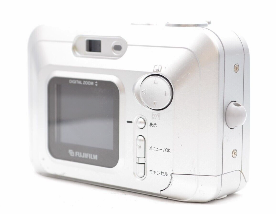 Fujifilm FinePix A201 デジタルカメラ An Old Fujifilm FinePix Digital Camera - Fujifilm FinePix