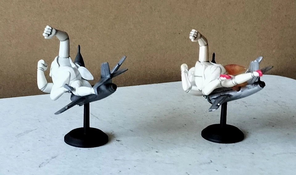 Gigantor/Robot Volador BACKUS Juego de Dos Mini Figuras/Colorear, Blanco y Negro Foto 2 de 4