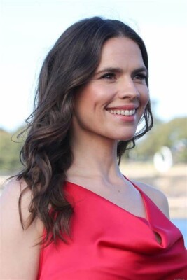 Hayley Atwell in an 8" x 10" Glossy Photo Headshot | eBay