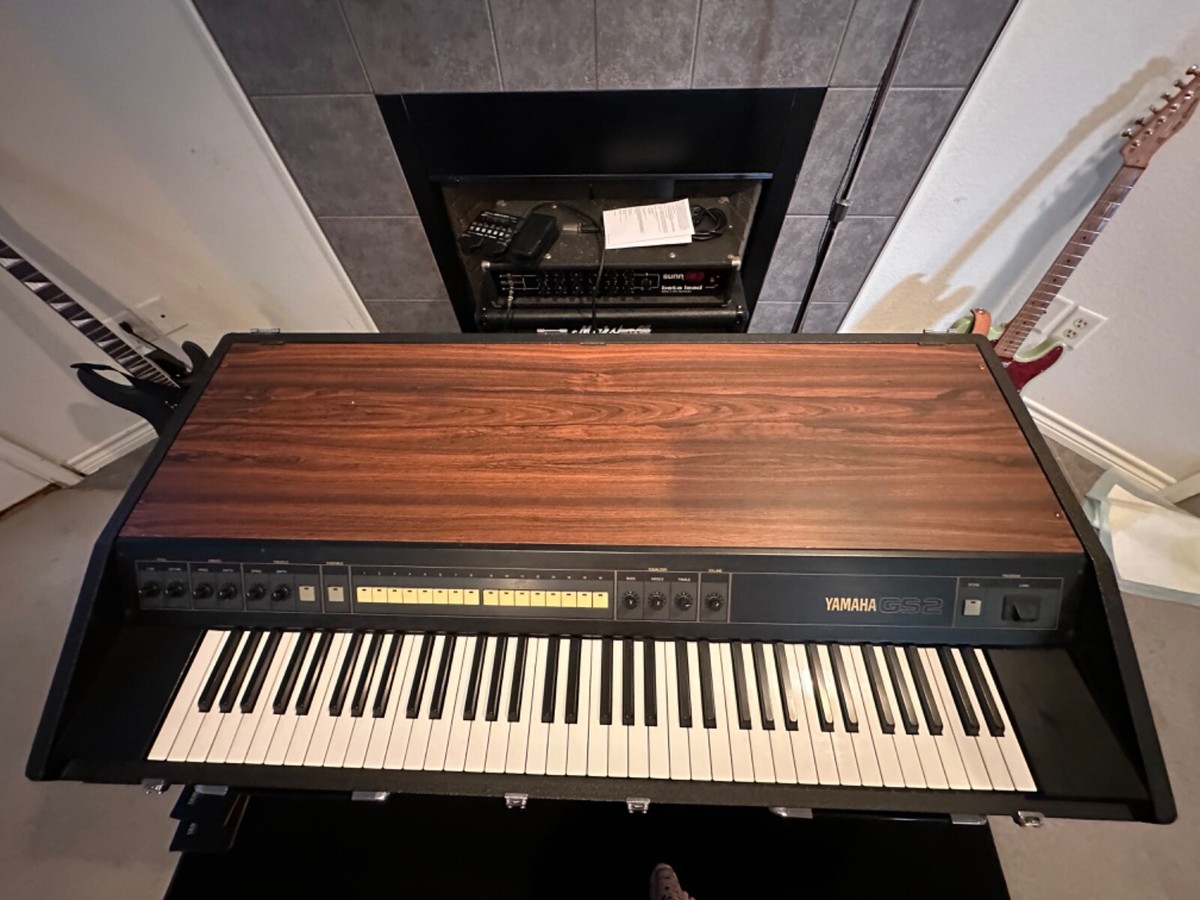 Yamaha GS2 synthesizer for parts. No sound, otherwise amazing Yamaha GS2 synthesizer for parts. No sound, otherwise amazing