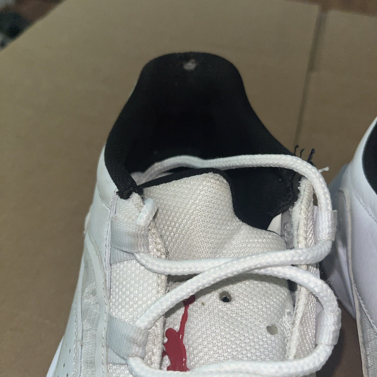 Air Jordan 11 CMFT Low White/Varsity Red & Black Sneaker Air Jordan 11 CMFT Low White/Varsity Red & Black Sneaker