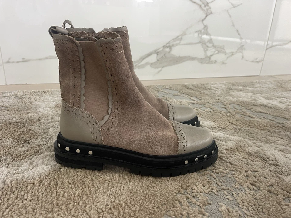 Botas Chelsea Free People Tate para mujer con tachuelas talla Zapatos 8 Mushroom Taupe Usados en Excelente Condición Foto 4 de 4