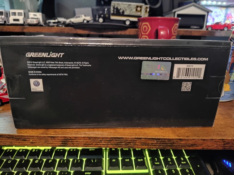 Greenlight Volkswagen Motor World Roadside Diner Beetles Buses Panel Van X5 - Image 3 of 3