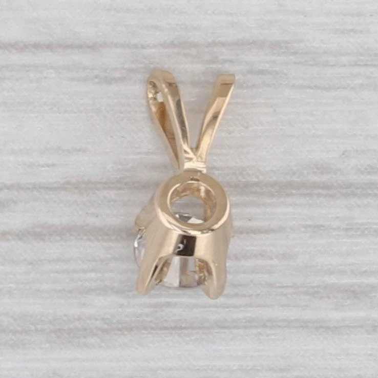 Nuevo colgante solitario pequeño de diamantes redondos de 0,20 quilates de oro amarillo de 14 k Foto 2 de 4