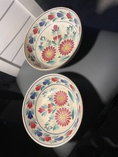 Deux plats creux en faïence de Quimper