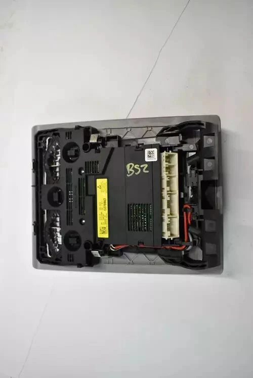 Серый передний верхний купольный фонарь для BMW 550i 2011-2015 годов выпуска от оригинального производителя - Изображение 4 из 4