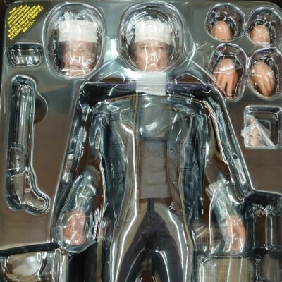 Hot Toys MMS307 TERMINATOR GENISYS T-800 GUARDIAN 1/6 scale figure