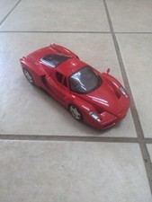Maisto 1/24 Scale Enzo Ferrari Red Supercar Opening Doors Hood Great Detail Mint