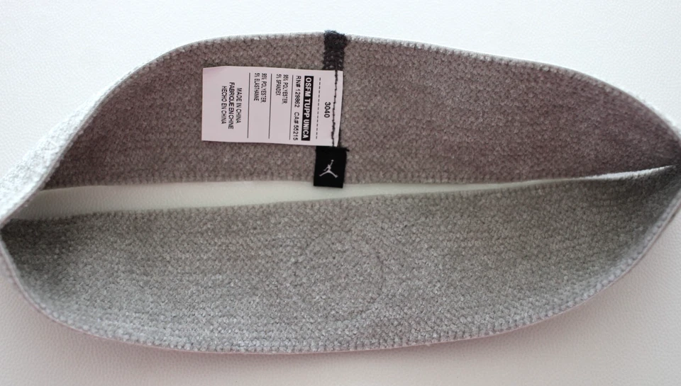 Nike Jordan Diadema Chenille Paris Adulto Piedra/Gris Hierro/Negro Foto 3 de 4