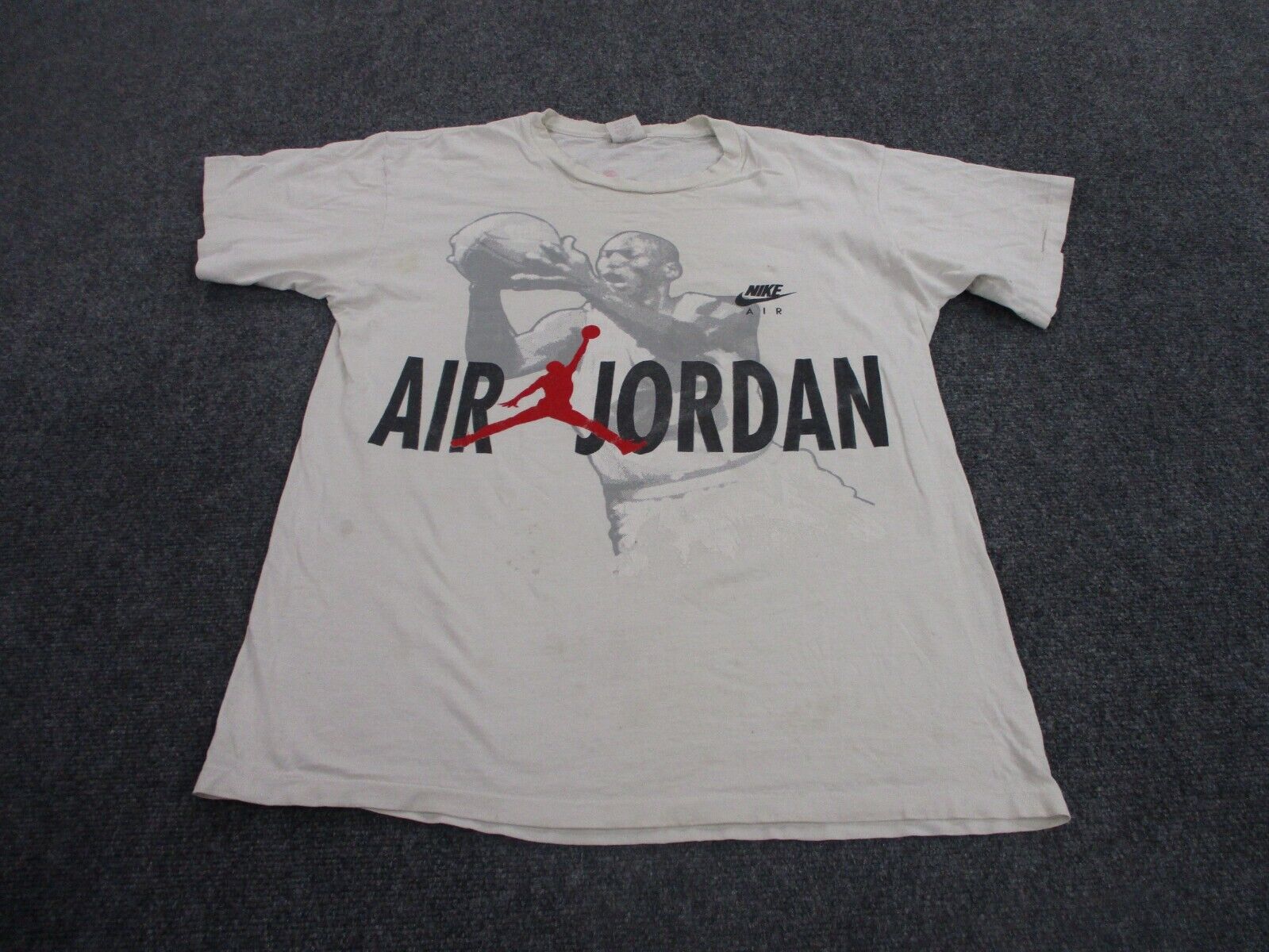 Vintage 90s Air Jordan Hare Bugs Bunny Graphic Basketball Tee for Men