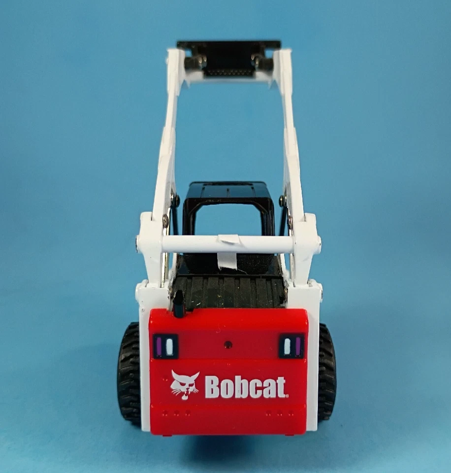 Minicargadora diecast ERTL Britains Bobcat S300 1:32. Foto 3 de 4