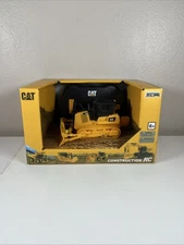 Diecast Masters 1:64 Scale Mini CAT D7E Track-Type Tractor Radio Control Model