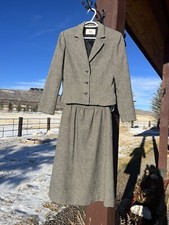 Vintage TJ Women s Herringbone Wool Blend 2pc Lined Skirt Suit Size 7/8 Gray