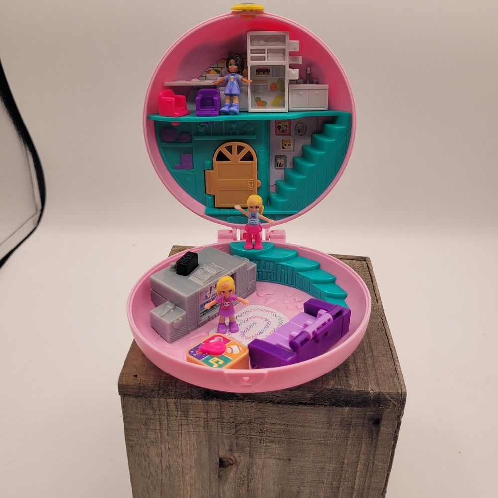 Polly Pocket World Donut Pajama Party Compact with Donut Shape 3 Dolls