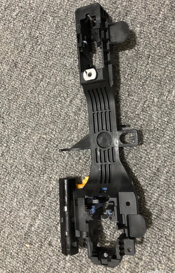 Marco de manija de puerta delantera derecha Toyota 69201-02450 para Corolla 2014-2019 Foto 3 de 4