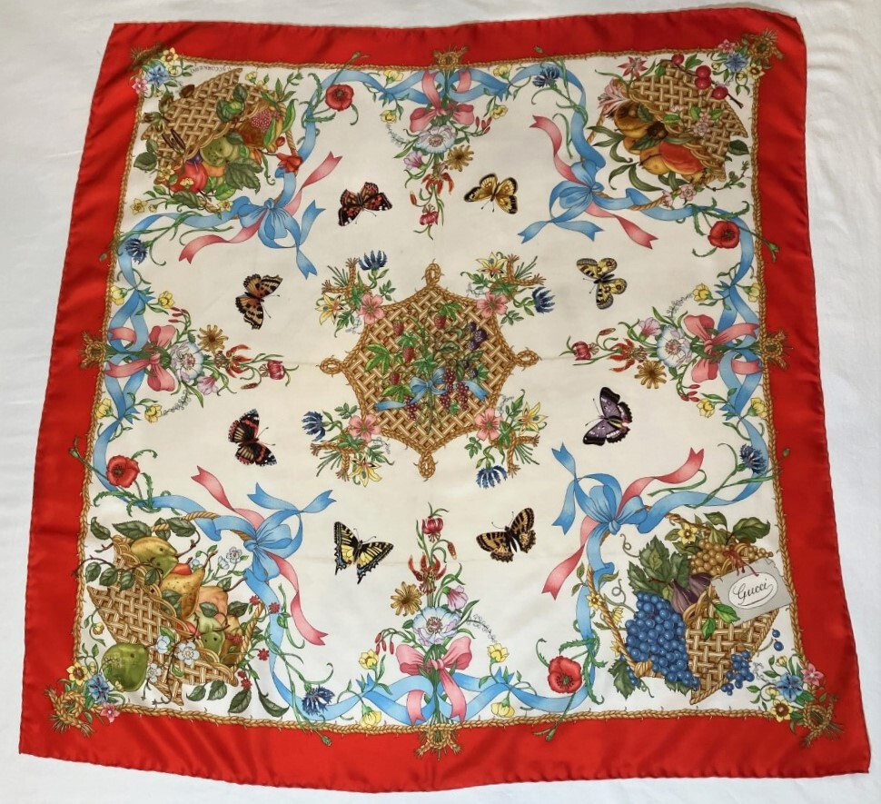 Gucci Vintage V. ACCORNERO シルクスカーフ s-l1200.jpg