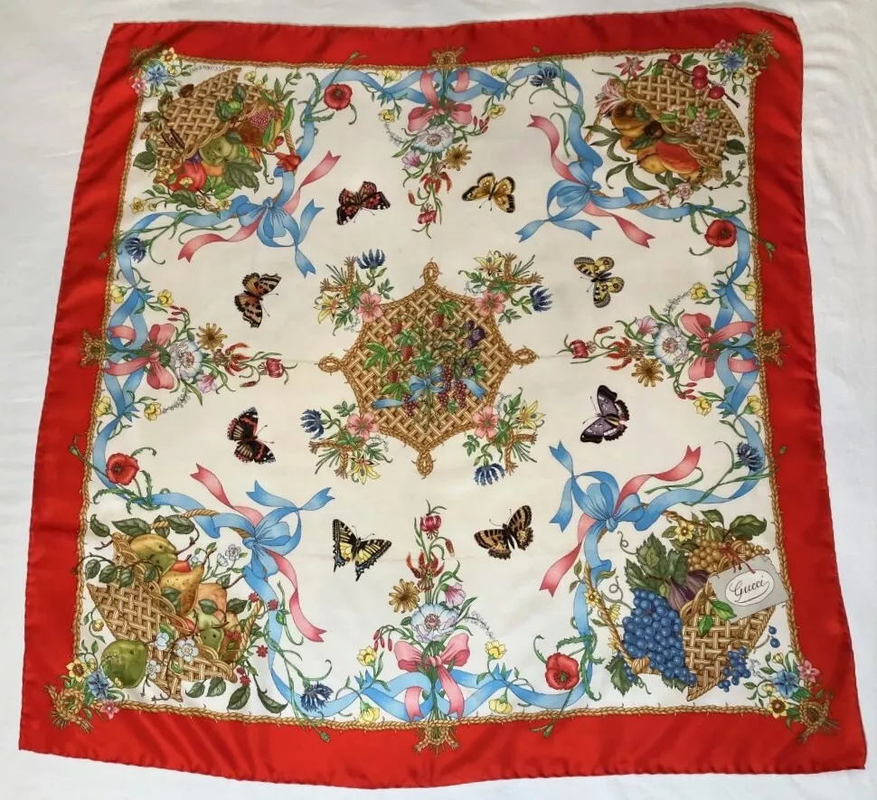 Paniers papillons de fruits vintage écharpe en soie Gucci V. Accornero rouge 33