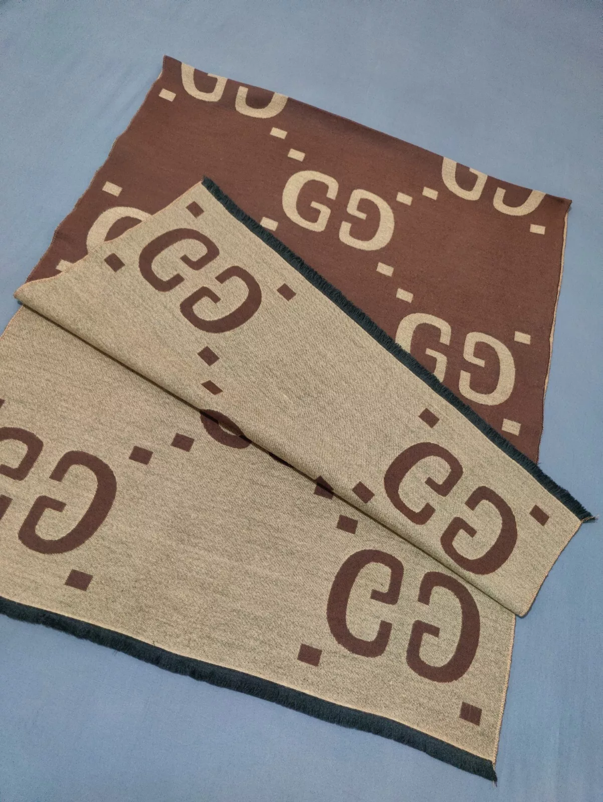 Authentique Gucci écharpe châle étole cachemire soie multicolore logo unisexe silencieux