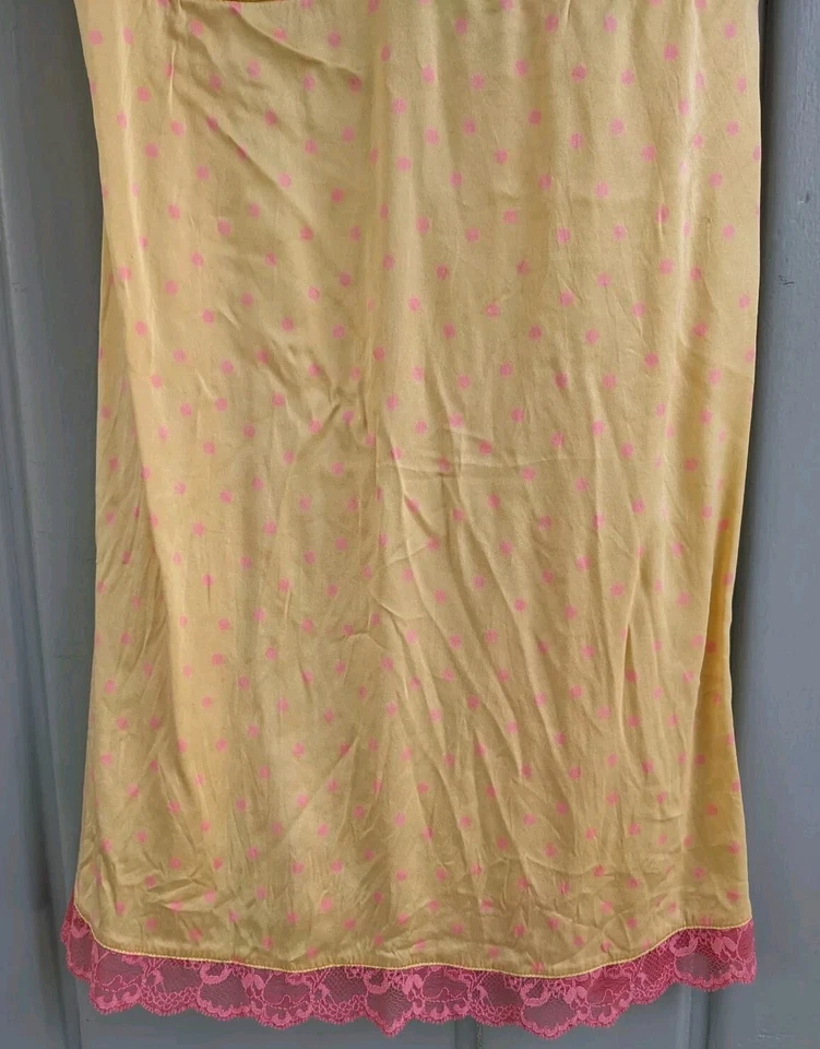 Sujetador a lunares Victorias Secret camisón sin tirantes de seda mediano satinado amarillo rosa Foto 3 de 4