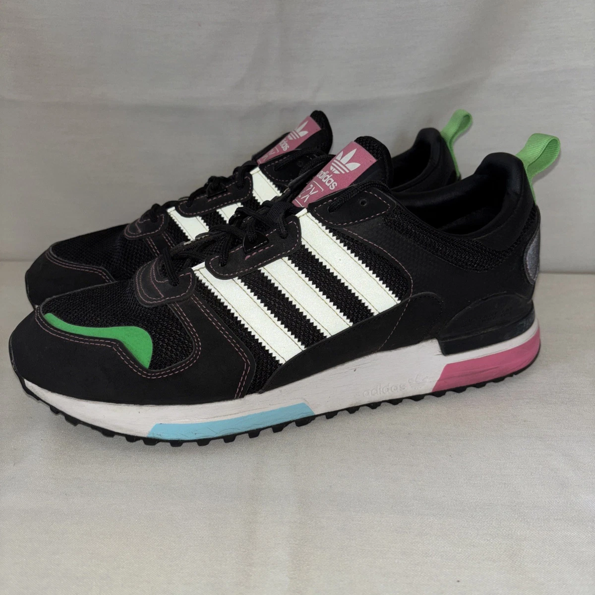 アディダススニーカー ZX700 GX2579 adidas（アディダス）の「adidas アディダス ZX 700 GX2579 *CHGR/FWHT