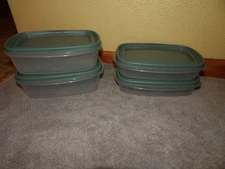 4 Rubbermaid 5.5 Cup & 8.5 Cup Easy Find Lids Food Storage Containers GREEN LIDS