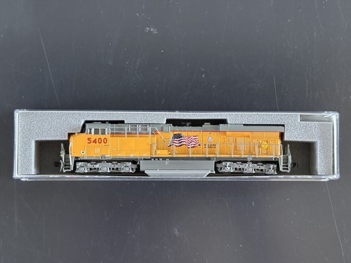 Locomotora Union Pacific escala Kato N ES44AC #5400 bandera americana 176-8954 | Condition: Used