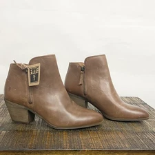 NWT Frye Judith Leather Double Zip Ankle Booties in Wheat Size 9