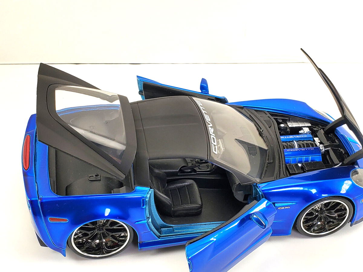 2006 Chevrolet Corvette Z06 Blue 1/24 Diecast Model Car by