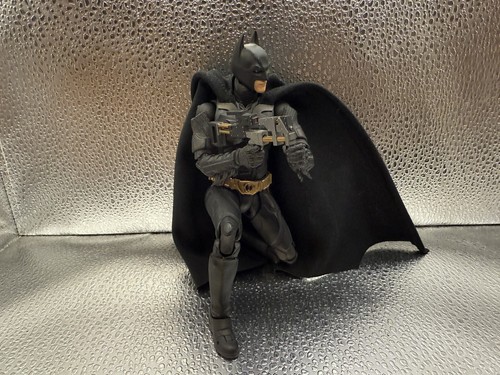 2017 Bandai S.H. Figuarts BATMAN THE DARK KNIGHT Christian Bale 6" Action Figure - Picture 7 of 9