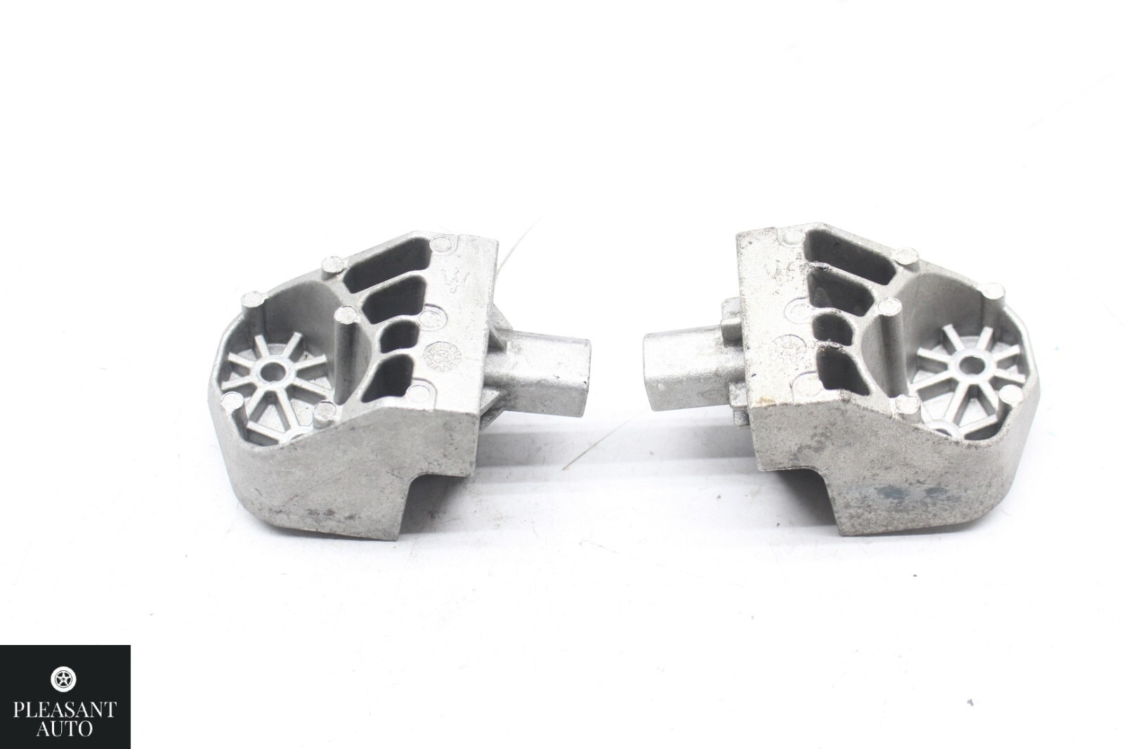 MASERATI GHIBLI RADIATOR LEFT & RIGHT UPPER MOUNT BRACKET OEM 2014 - 2020-SET-