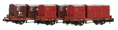 921018 Rapido N Conflat 'P' vagones planos con contenedores - paquete de 3 (usados) | Condition: Used