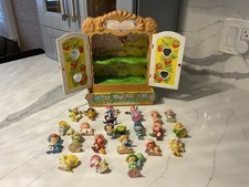 RARE 1980  s Strawberry Shortcake Wonderful World Cabinet Case Figurines 21