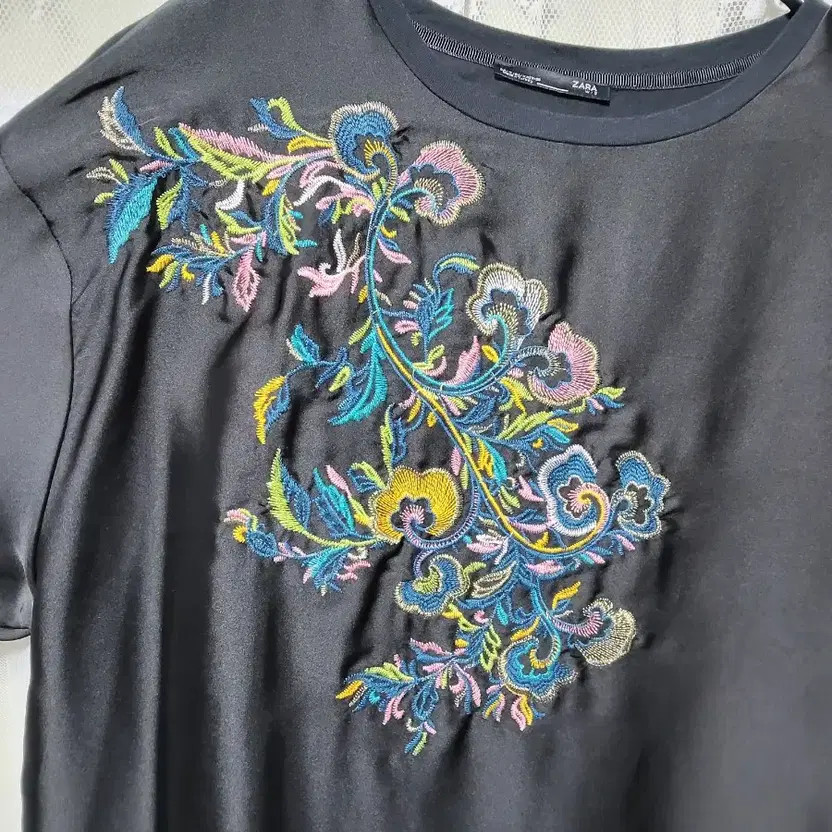 Zara W/B Line Floral Embroidered Short Sleeve T-Shirt thumbnail 3