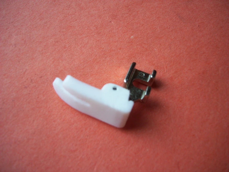 Singer 128 VS ELECTRIC Sewing Machine 127 , 27, 28 - Image 2 of 2