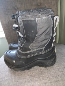 boys snow boots size 2