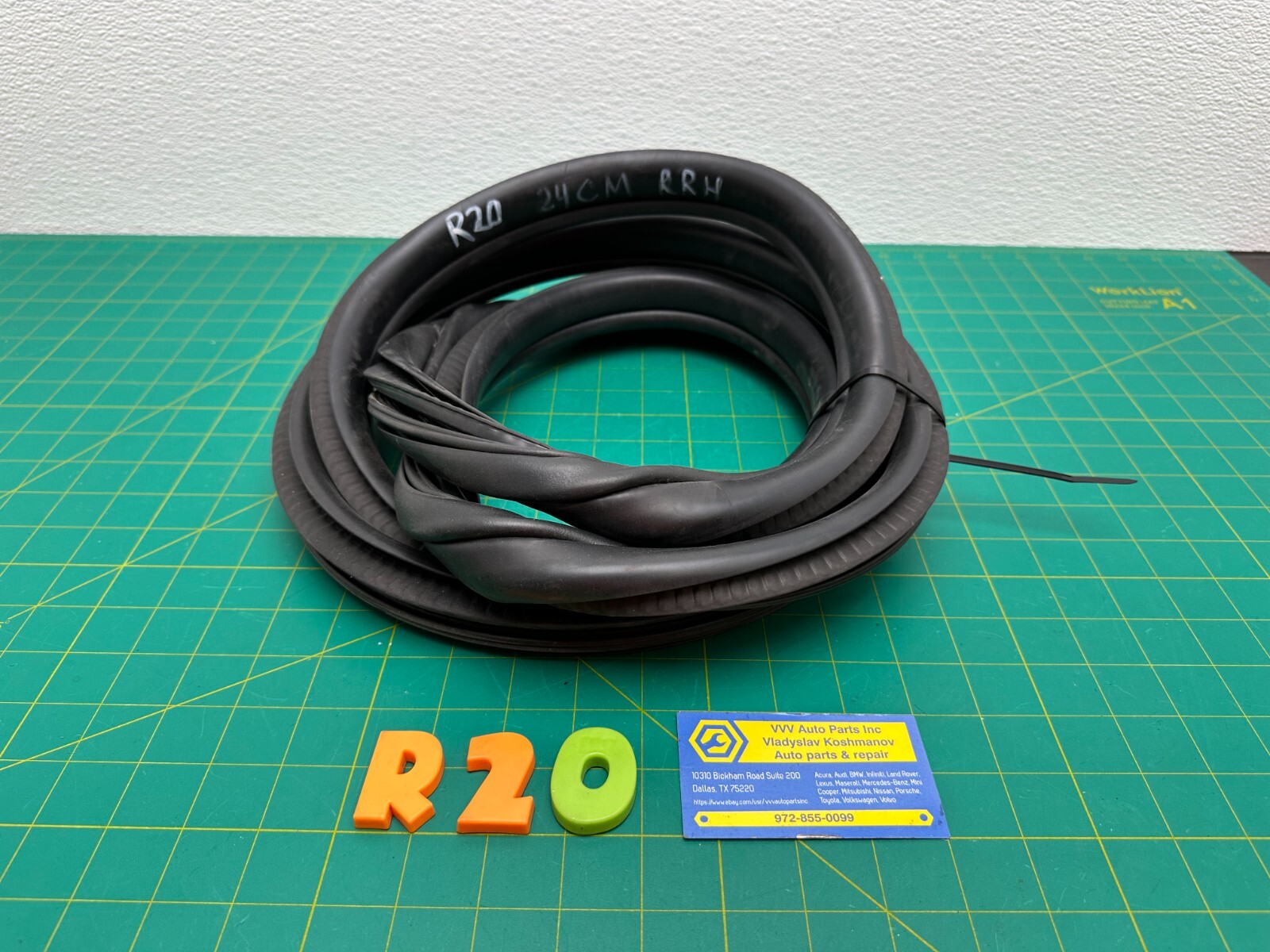 17-24 Mini Countryman F60 REAR RIGHT PASSENGER SIDE DOOR BODY WEATHERSTRIP SEAL