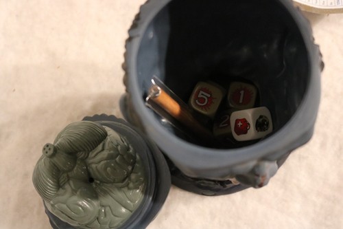 Yahtzee The Walking Dead Collector's Edition Game Hasbro 2014 - Picture 7 of 9