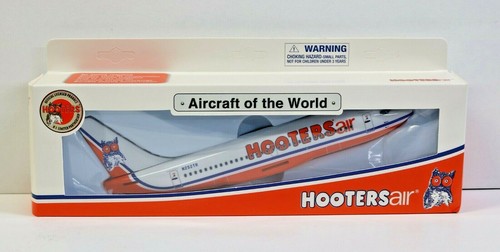 Hooters Air Boeing 737-200 Scale 1:130 Airplane Model Defunct Airlines - New - Picture 2 of 17