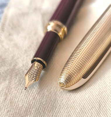 Rare Louis Vuitton DOC Fountain Pen Burgundy Lacquer By Omas  18k Medium Nib