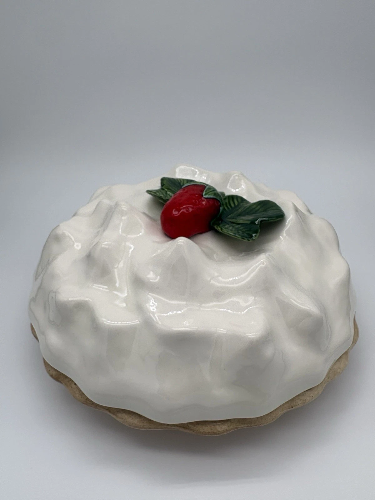 Vintage Ceramic Strawberry Meringue Pie Keeper Store Pie Covered Serving Dish
Opens in a new window 