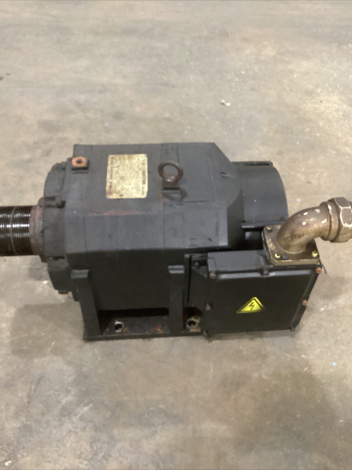 OKUMA VACMML11/7.5R156CR2 VAC MOTOR 1500/6000RPM 150V 58.1/44.8