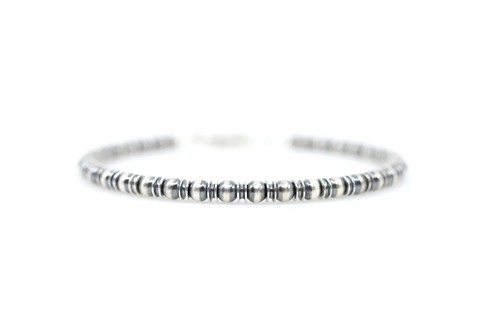 Pulsera Navajo de Perlas y Plata Oxidada para Hombre - Cuentas Redondas de 4mm - Moderna Mínima - Imagen 2 de 3