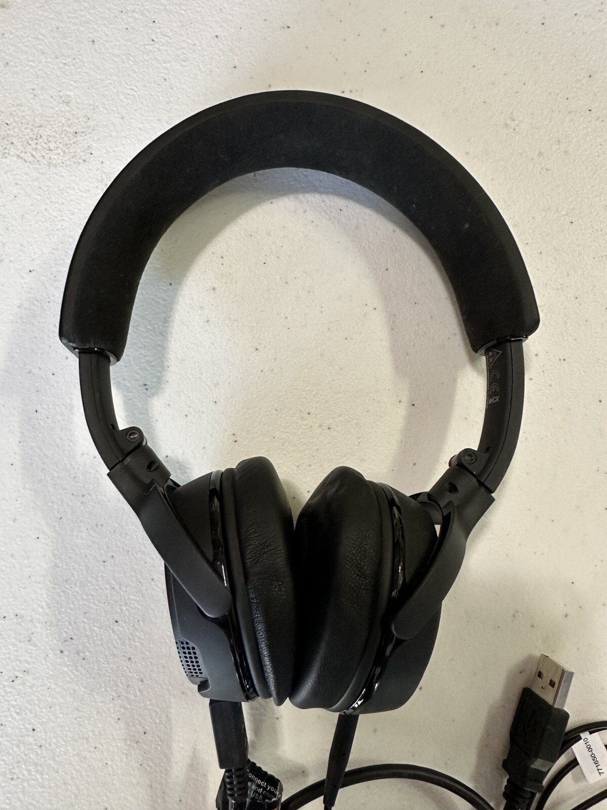 Bose QuietComfort Wireless Over-Ear Headphones - Black 9HCX Case, Charging Cable-image