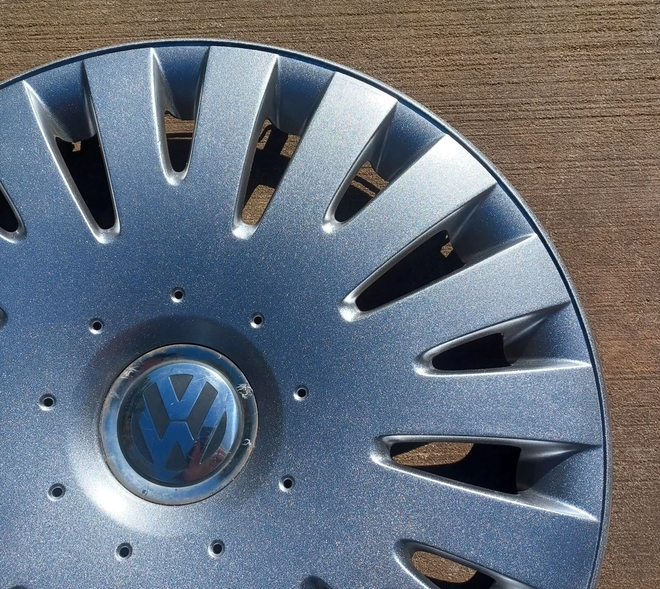 Volkswagen Eos Passat hubcap 2006-2011, 16" wheels, 3CO601147B, 61553 Repainted - Image 3 of 4