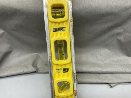 Empire Level 581-9 9" Magnetic Aluminum Torpedo Level - Picture 2 of 5