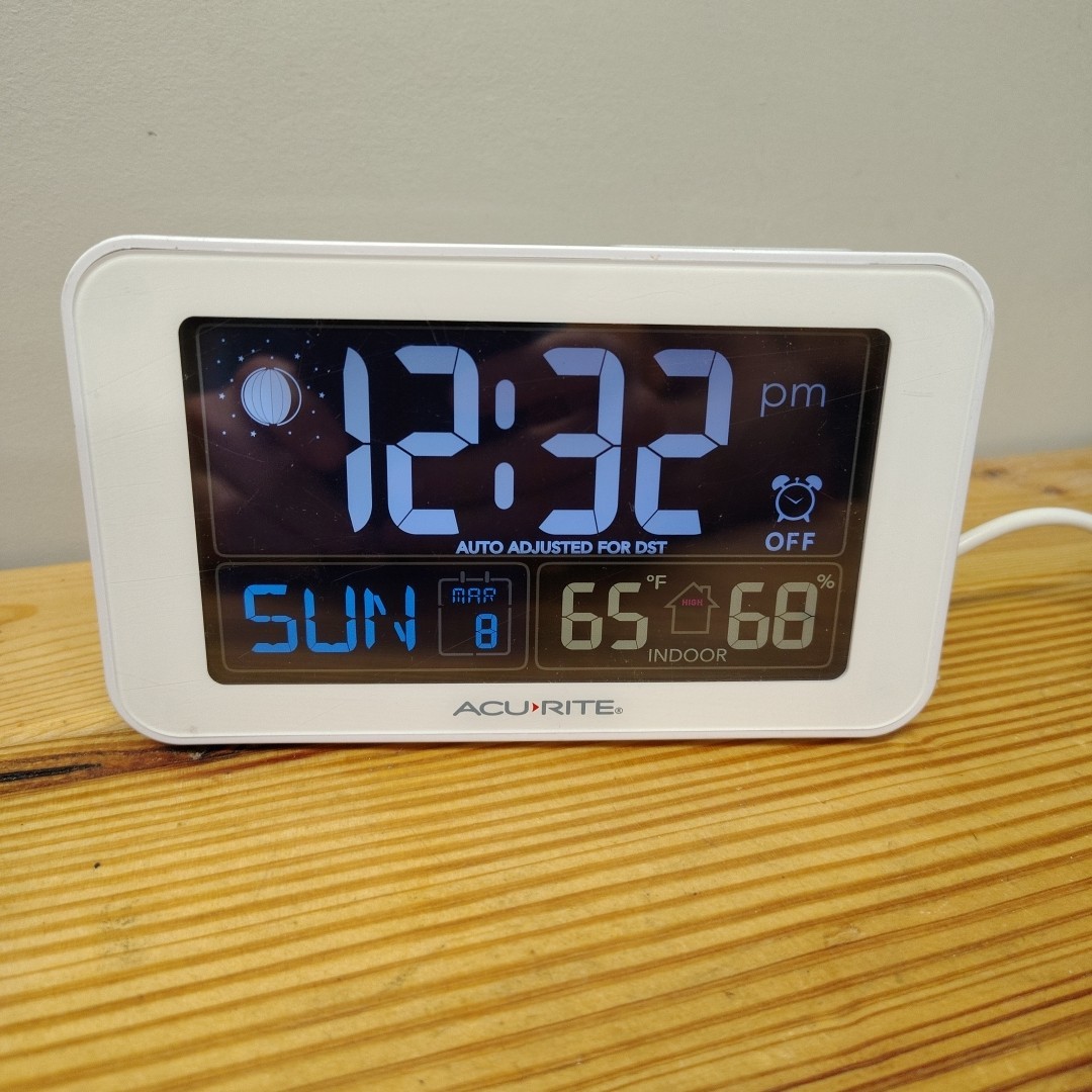 AcuRite 13040CA Intelli-Time Clock with Indoor Temperature W AC Adapter READ