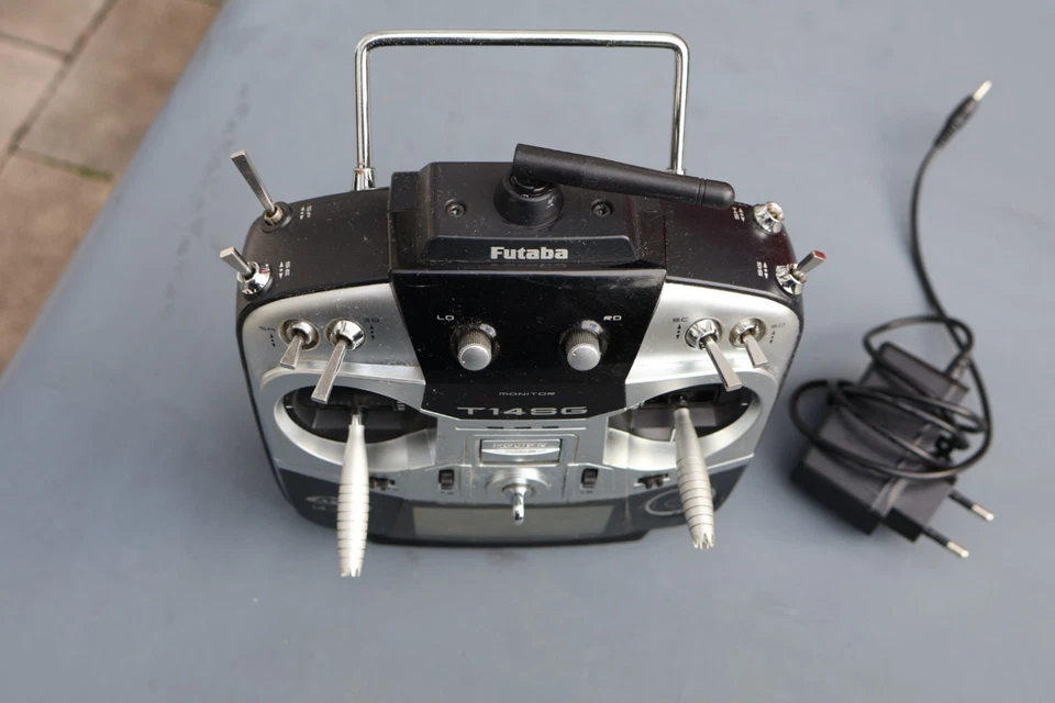 Futaba T14SG Fernsteuerung 2 4GHz Inkl. Akku und Lader - Bild 2 von 4