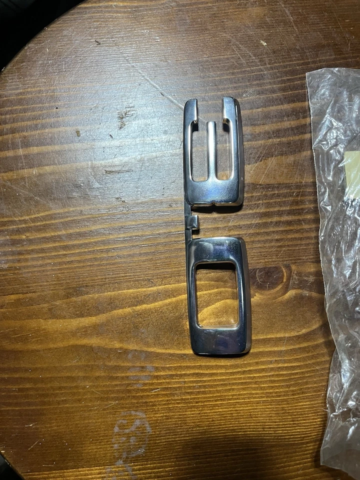 Original BMW E3 3.0 Emblem Model 3.0 Liter Bavaria New In Pack - Image 3 of 4